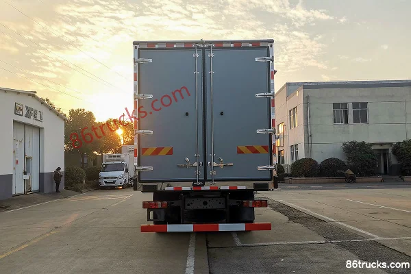 Sinotruk Sitrak G5 350 hp 4X2(6 wheels) 7.6m AMT Automatic Refrigerated Truck (Kangfei Brand) Exterior (3) | 86Trucks
