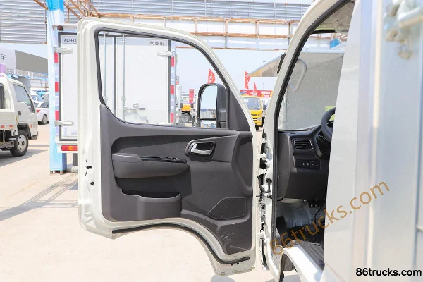 Foton Xiangling M2 Comfort 1.6L 122 hp 4X2(6 wheels) Gasoline 3.7m single-row wing-opening box mini truck (China VI) Cab (1) | 86Trucks