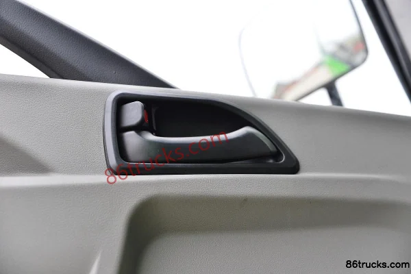 Dayun Zhengtu Composite Type 158hp 4X2(6 wheels) 3.75m Dump Truck Cab (3) | 86Trucks