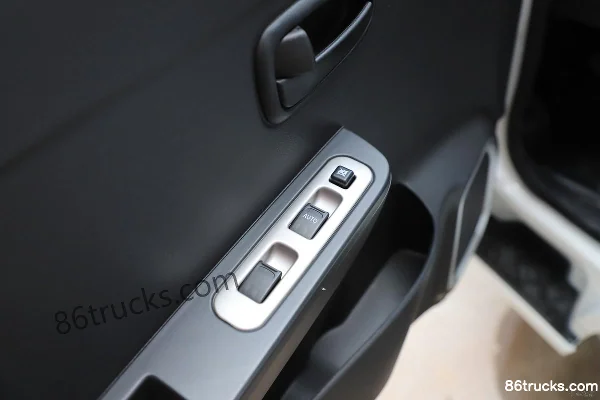 Changan Kuayue D5 Deluxe 1.6L Gasoline 122hp 4X2(6 wheels) Xiaokang 5-Speed 3.36m Single Row Wing Opening Box Micro Truck Cab (3) | 86Trucks