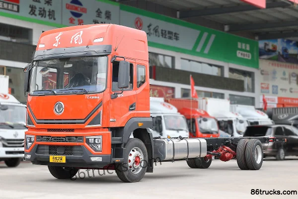 Dongfeng Duolika D12 Value 220hp 4X2(6 wheels) 9.85m Van Cargo Truck Exterior (3) | 86Trucks