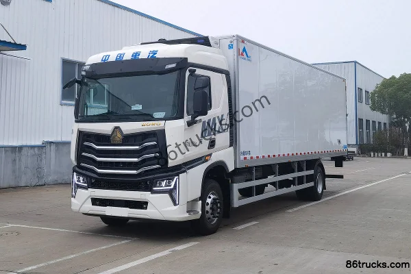 Sinotruk HOWO MAX 290 hp 4X2(6 wheels) 9.45m Refrigerated Truck (Kangfei Brand) Exterior (3) | 86Trucks