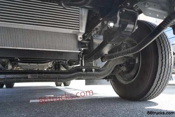 JAC Lingpao L9 2.5L Diesel 170 hp 4X2(6 wheels) WLY 6-Speed Air Brake 4.15m Single Row Van Light Truck Chassis (3) | 86Trucks