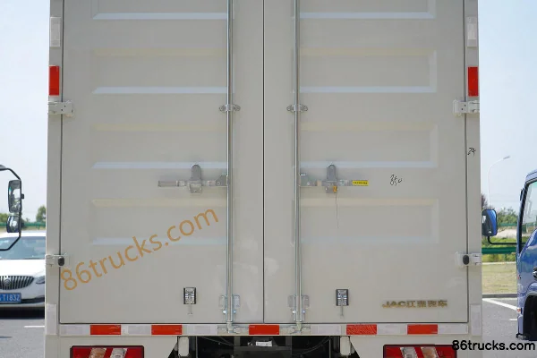 JAC Lingpao L9 2.5L Diesel 170 hp 4X2(6 wheels) WLY 6-Speed Air Brake 4.15m Single Row Van Light Truck Body (3) | 86Trucks