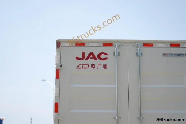JAC Lingpao L9 2.5L Diesel 170 hp 4X2(6 wheels) WLY 6-Speed Air Brake 4.15m Single Row Van Light Truck Body (1) | 86Trucks
