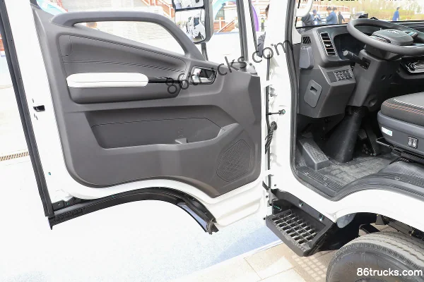 Foton iBlue 4.5T 4.14m single-row cab electric van light truck 100.27kWh 4X2(6 wheels) Interior (1) | 86Trucks