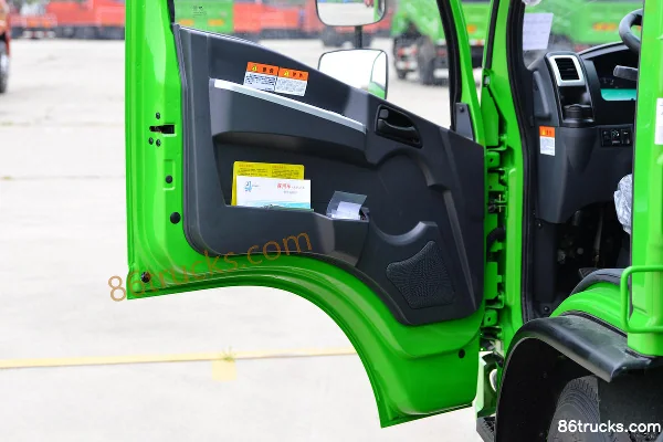 Dayun Yitu Light-duty 143hp 4X2(6 wheels) 3.18m Dump Truck (Green) Cab (2) | 86Trucks