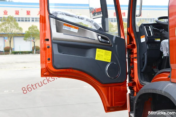 Dayun Yunlong Standard Load 230hp 4X2(6 wheels) 5.4m enclosed cargo truck Cab (2) | 86Trucks
