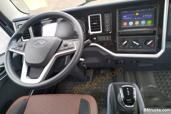 JAC Weiling HV6 Luxury Edition 4.5T 4.15m Single Row Plug-in Hybrid Box Truck 15.5kWh 4X2(6 wheels) Cab (1) | 86Trucks