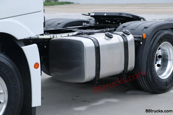 Beijing Trucks Zhuimeng 470 hp 6X4(10 wheels) Dangerous Goods Tractor Truck Cab (1) | 86Trucks
