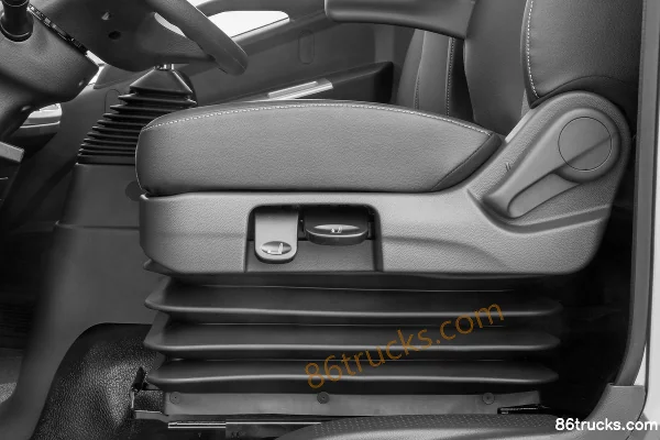 Dongfeng Duolika D6-M Custom Super Power 136 hp 4X2(6 wheels) 4.17m single-row van truck (China VI) Cab (1) | 86Trucks