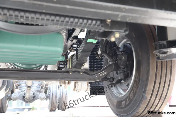 FAW Jiefang J6G Leading Edition 280hp 4X2(6 wheels) 6.2m Stake Cargo Truck (Flat Roof)(378 Cast Axle) Chassis (3) | 86Trucks