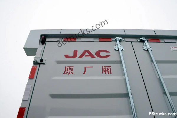 JAC Junling Jubao Basin 4.5T 4.15m Single Row Plug-in Hybrid Van Light Truck 17.5kWh 4X2(6 wheels) Body (3) | 86Trucks