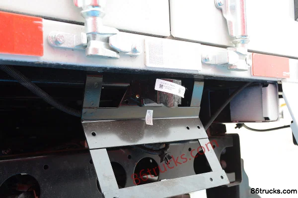 JAC Junling Jubao Basin 4.5T 4.15m Single Row Plug-in Hybrid Van Light Truck 17.5kWh 4X2(6 wheels) Body (2) | 86Trucks