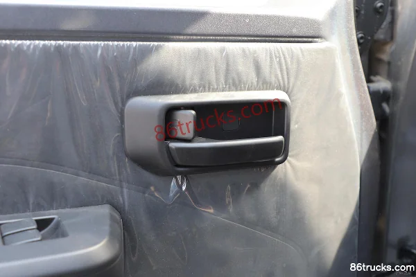Wuling Zhengcheng 2015 Luxury Manual 7-Seat 133hp 1.8L Business Van Cab (3) | 86Trucks