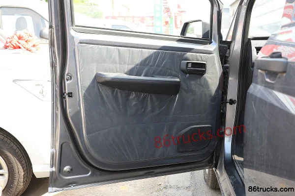 Wuling Zhengcheng 2015 Luxury Manual 7-Seat 133hp 1.8L Business Van Cab (2) | 86Trucks