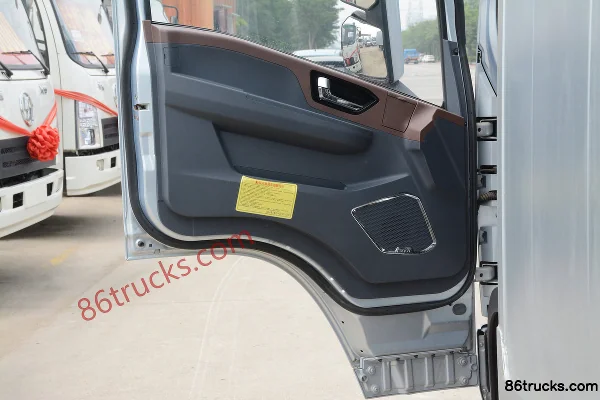 SHACMAN Commercial Vehicle Xuande Wing 9 Lightweight Edition 127 hp 4X2(6 wheels) 4.12m single-row box van light truck Cab (2) | 86Trucks