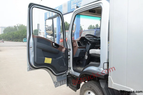 SHACMAN Commercial Vehicle Xuande Wing 9 Lightweight Edition 127 hp 4X2(6 wheels) 4.12m single-row box van light truck Cab (1) | 86Trucks