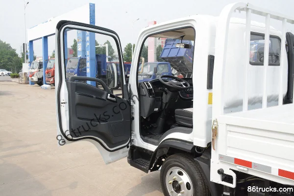 SHACMAN Light Truck Delong X1 115 hp 4X2(6 wheels) 3.65m single-row flatbed light truck (China VI) Cab (1) | 86Trucks