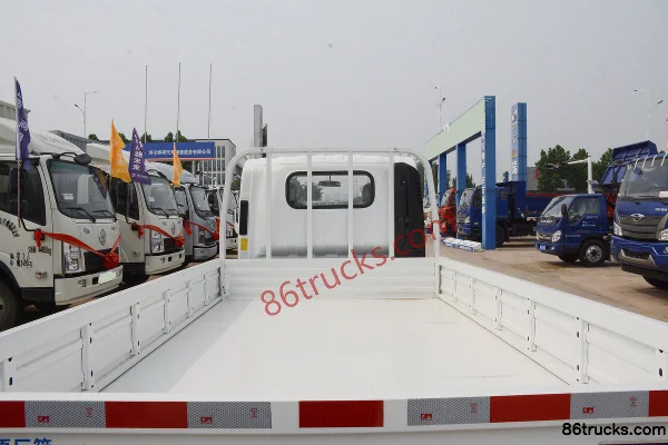 SHACMAN Light Truck Delong X1 115 hp 4X2(6 wheels) 3.65m single-row flatbed light truck (China VI) Body (2) | 86Trucks