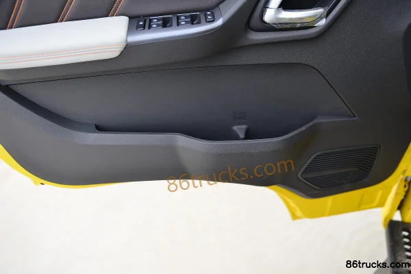 Foton Auman M Card 2.0L 144hp 4X2(6 wheels) gasoline 3.19m double-row flatbed mini truck (hydraulic brake) (yellow) Cab (3) | 86Trucks