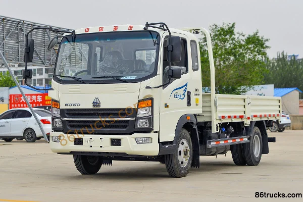 Sinotruk HOWO Hanjiang M 140hp 4X2(6 wheels) 3.85m semi-row flatbed truck Exterior (3) | 86Trucks