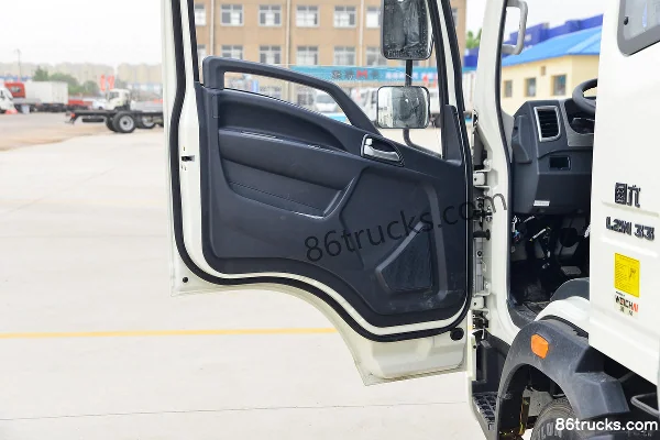 Sinotruk HOWO Hanjiang M 140hp 4X2(6 wheels) 3.85m semi-row flatbed truck Cab (2) | 86Trucks