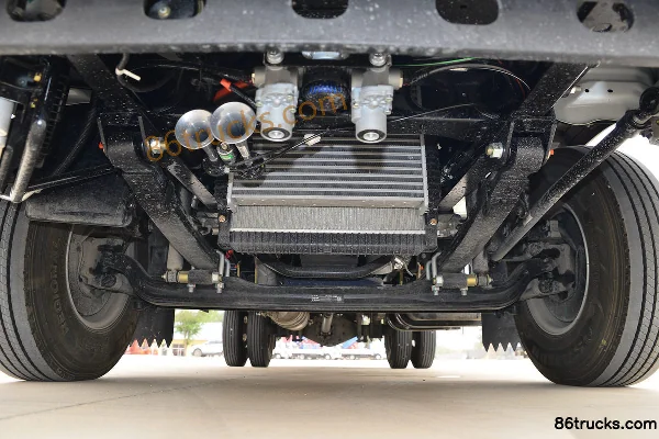 Sinotruk HOWO Hanjiang M 140hp 4X2(6 wheels) 3.85m semi-row flatbed truck Chassis (1) | 86Trucks