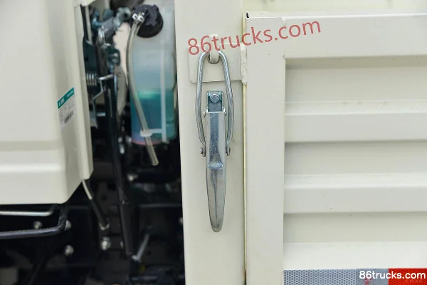 Sinotruk HOWO Hanjiang M 140hp 4X2(6 wheels) 3.85m semi-row flatbed truck Body (3) | 86Trucks