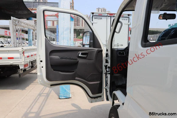 Foton Xiangling M2 Confort 1,6L 122 ch 4X2(6 roues) essence 3,1 m camion plateau double cabine (1) | 86Trucks