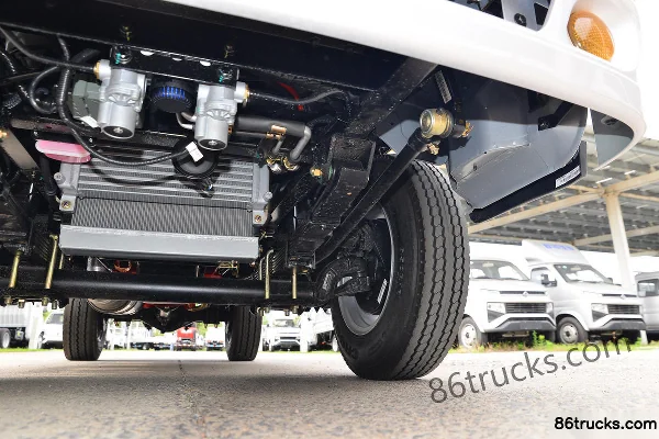 Ouling Petit BMW Version Urbaine 95 ch 4X2(6 roues) Benne Cabine Simple 2,95 m (China VI) (Empattement Court) Châssis (3) | 86Trucks