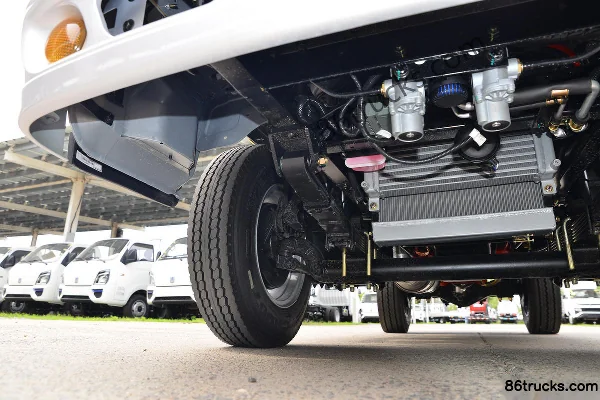 Ouling Petit BMW Version Urbaine 95 ch 4X2(6 roues) Benne Cabine Simple 2,95 m (China VI) (Empattement Court) Châssis (2) | 86Trucks