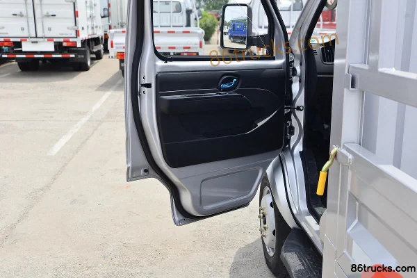 Ouling Fengrui F3 1.6L 122hp 4X2(6 wheels) Gasoline 3.15m Single Row Stake Micro Truck (China VI) Cab (2) | 86Trucks