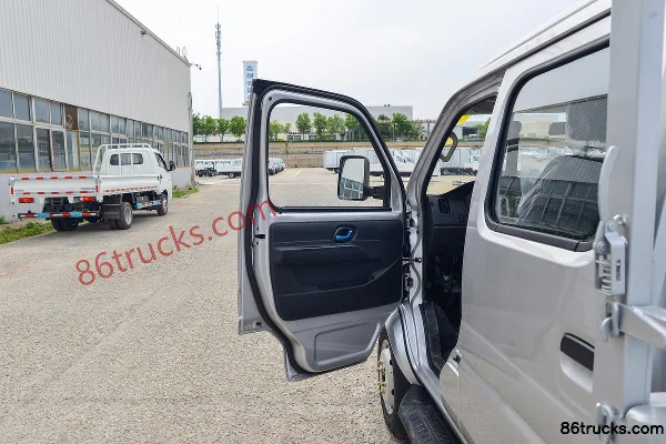 Ouling Fengrui F3 1.6L 122 hp 4X2(6 wheels) Gasoline 2.71m Double Row Stake Truck (China VI) Cab (1) | 86Trucks
