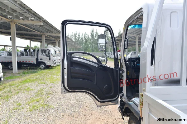 Ouling Jinlika II Deluxe 2.0L 150hp 4X2(6 wheels) Gasoline 4.13m Single Row Flatbed Light Truck (China VI) Cab (1) | 86Trucks