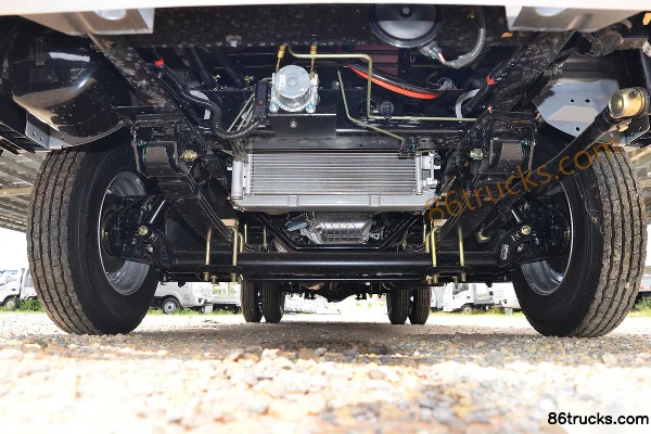 Ouling Jinlika II Deluxe 2.0L 150hp 4X2(6 wheels) Gasoline 4.13m Single Row Flatbed Light Truck (China VI) Chassis (1) | 86Trucks
