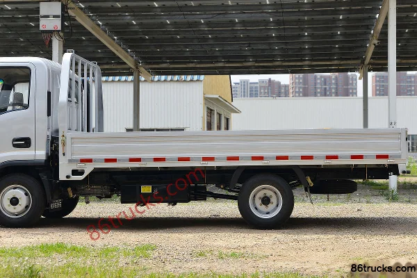 Ouling Jinlika II Deluxe 2.0L 150hp 4X2(6 wheels) Gasoline 4.13m Single Row Flatbed Light Truck (China VI) Body (1) | 86Trucks