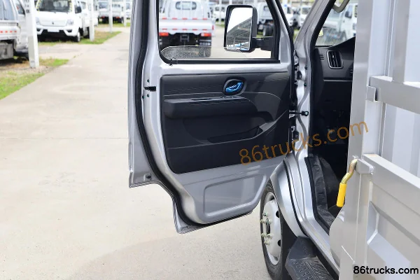 Ouling Fengrui F3 1.6L CNG 105hp 4X2(6 wheels) 3.3m single-row van mini truck Cab (2) | 86Trucks