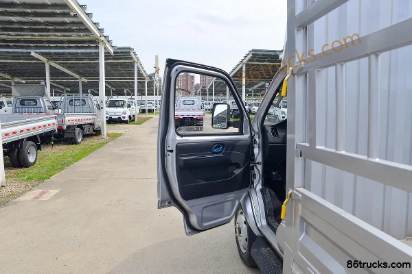 Ouling Fengrui F3 1.6L CNG 105hp 4X2(6 wheels) 3.3m single-row van mini truck Cab (1) | 86Trucks