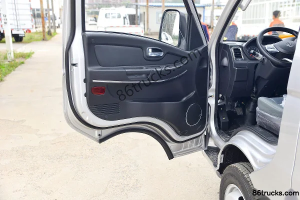 Ouling V5 1.6L CNG 105hp 4X2(6 wheels) 3.01m Double Row Panel Micro Truck Cab (2) | 86Trucks