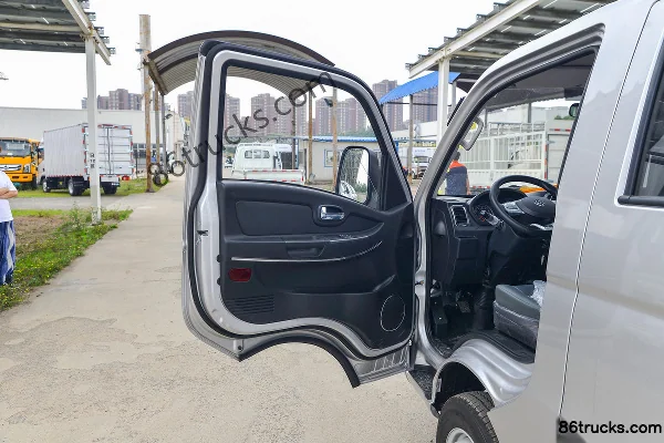 Ouling V5 1.6L CNG 105hp 4X2(6 wheels) 3.01m Double Row Panel Micro Truck Cab (1) | 86Trucks