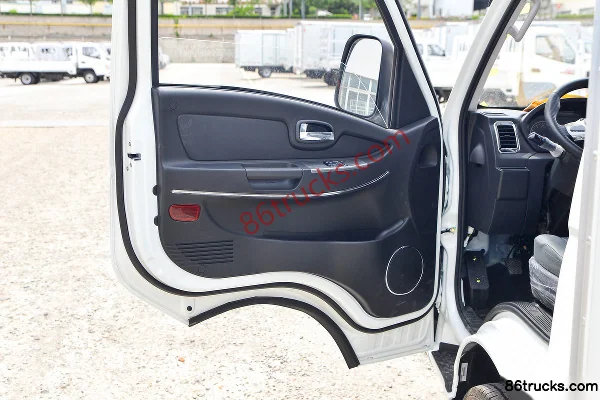 Ouling V5 Series 1.6L 105 hp 4X2(6 wheels) CNG 4.005m Single Row Van Light Truck (China VI) Cab (2) | 86Trucks
