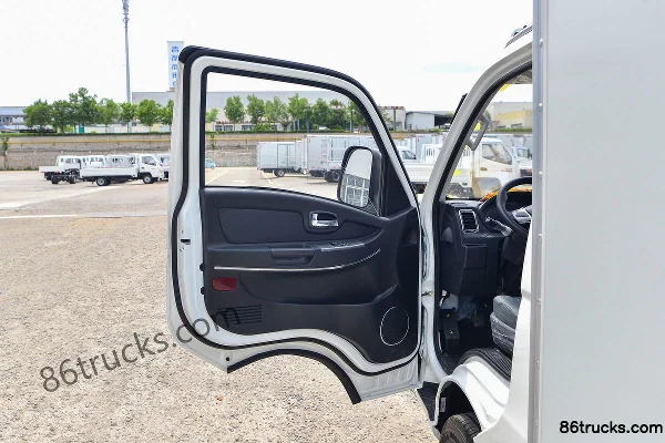 Ouling V5 Series 1.6L 105 hp 4X2(6 wheels) CNG 4.005m Single Row Van Light Truck (China VI) Cab (1) | 86Trucks