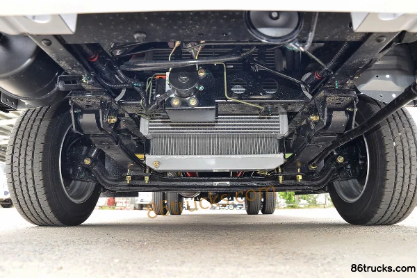 Tangjun Ouling Jinlika II 129hp 4X2(6 wheels) 4.13m single-row stake truck (light truck) Chassis (1) | 86Trucks