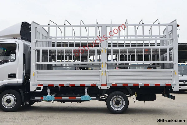 Tangjun Ouling Jinlika II 129hp 4X2(6 wheels) 4.13m single-row stake truck (light truck) Body (2) | 86Trucks