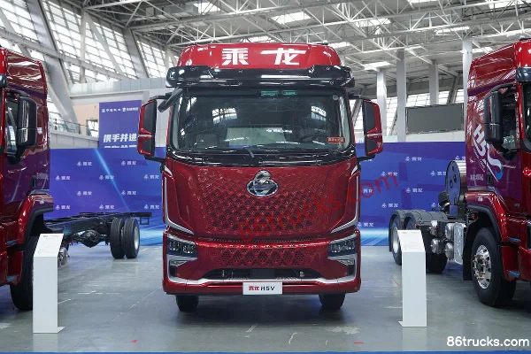 Dongfeng Liuqi Chenglong H5V 320hp 4X2(6 wheels) 6.8m AMT Automatic Stake Cargo Truck Exterior (2) | 86Trucks