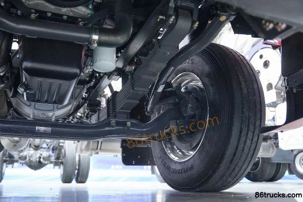 Dongfeng Liuqi Chenglong H5V 320hp 4X2(6 wheels) 6.8m AMT Automatic Stake Cargo Truck Chassis (3) | 86Trucks