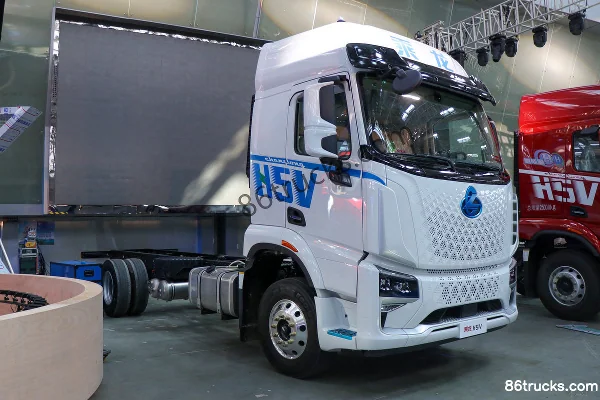 Dongfeng Liuqi Chenglong H5V 4X2(6 wheels) 6.8m hybrid van cargo truck 15.6kWh Exterior