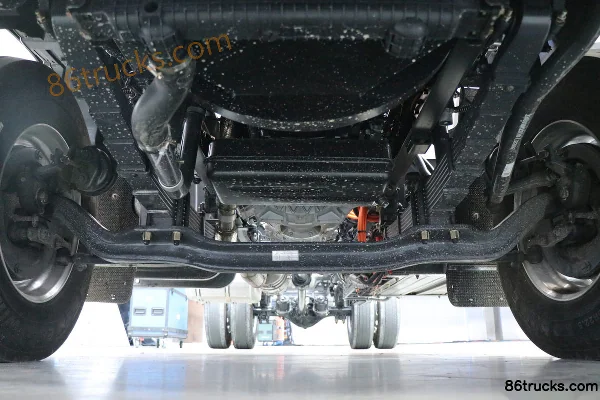 Dongfeng Liuqi Chenglong H5V 4X2(6 wheels) 6.8m hybrid van cargo truck 15.6kWh Chassis (1) | 86Trucks