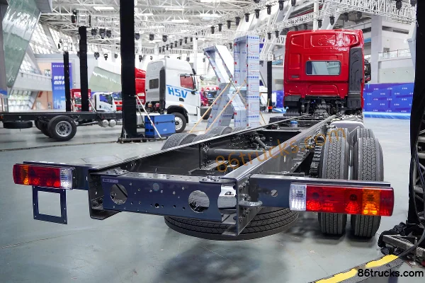 Dongfeng Liuqi Chenglong HK Heavy Truck 500hp 8X4(12 wheels) AMT Automatic Flatbed Cargo Truck Exterior (3) | 86Trucks
